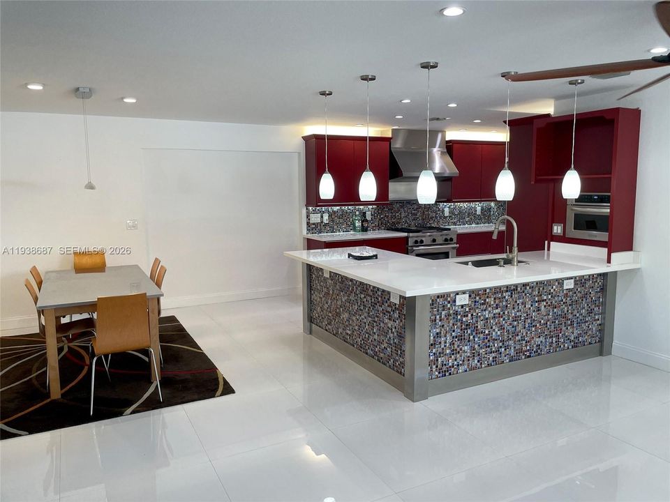 Active With Contract: $2,550 (2 beds, 1 baths, 1735 Square Feet)