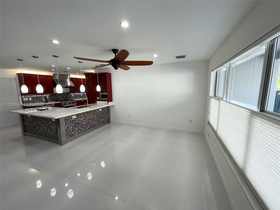 Active With Contract: $2,550 (2 beds, 1 baths, 1735 Square Feet)