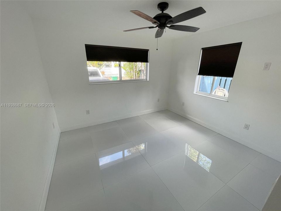 Active With Contract: $2,550 (2 beds, 1 baths, 1735 Square Feet)