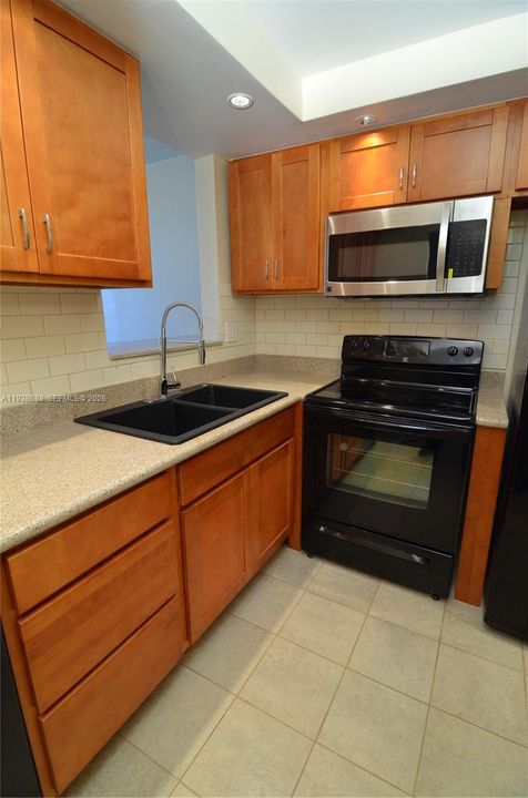 出租: $1,900 (1 贝兹, 1 浴室, 846 平方英尺)