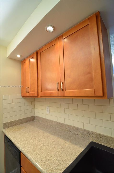 出租: $1,900 (1 贝兹, 1 浴室, 846 平方英尺)