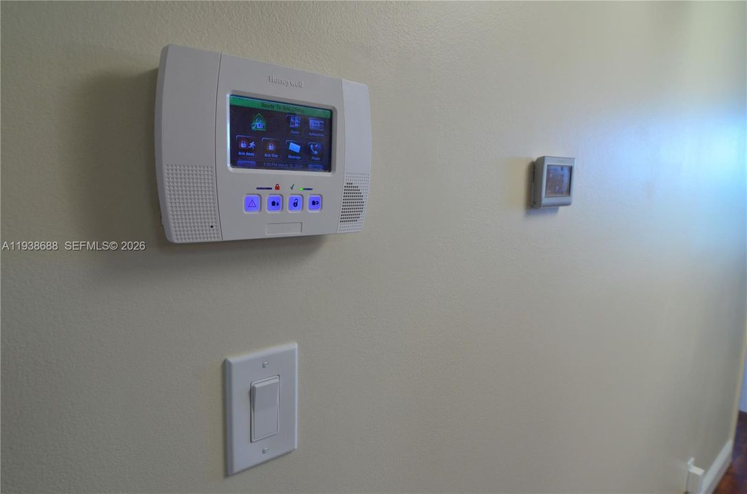 出租: $1,900 (1 贝兹, 1 浴室, 846 平方英尺)