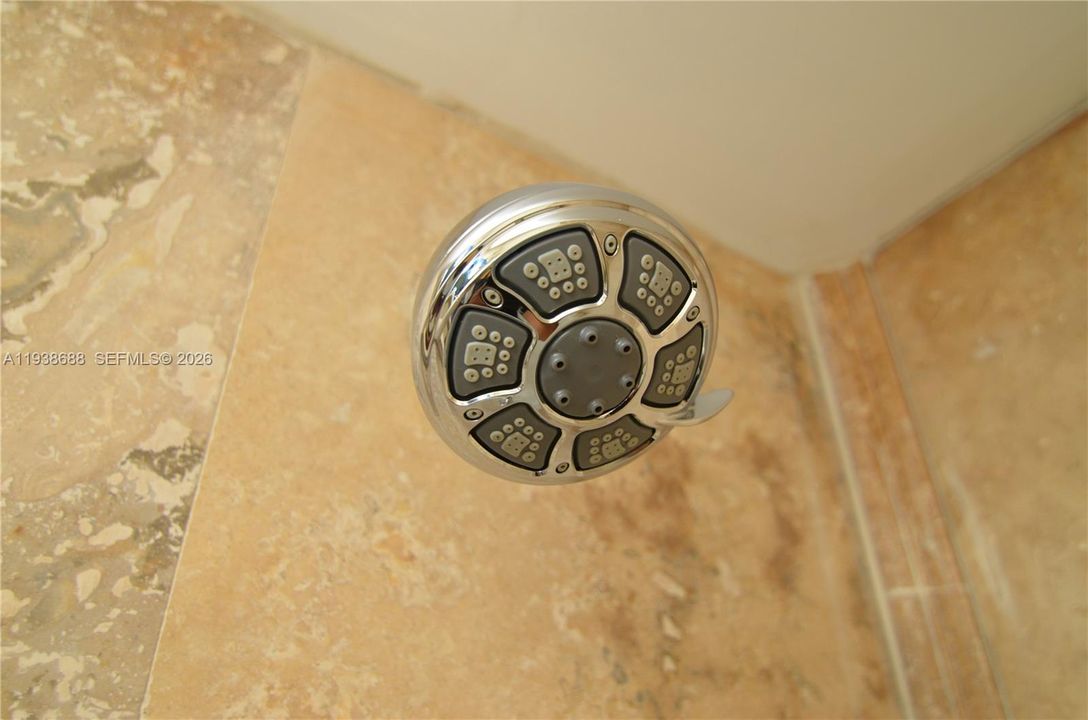 出租: $1,900 (1 贝兹, 1 浴室, 846 平方英尺)