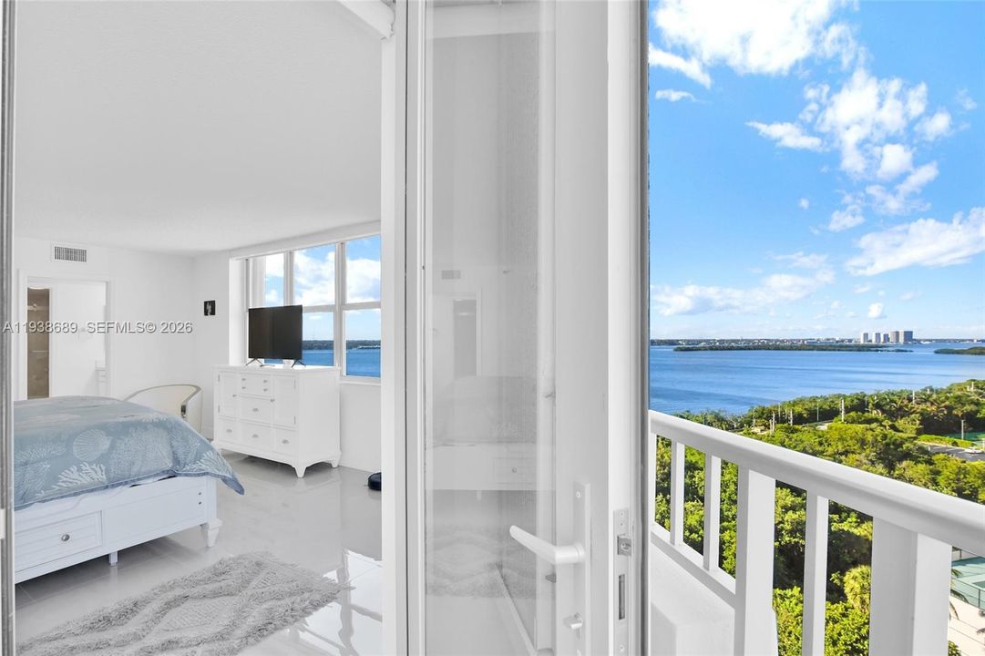 En Venta: $1,750,000 (3 camas, 3 baños, 2147 Pies cuadrados)