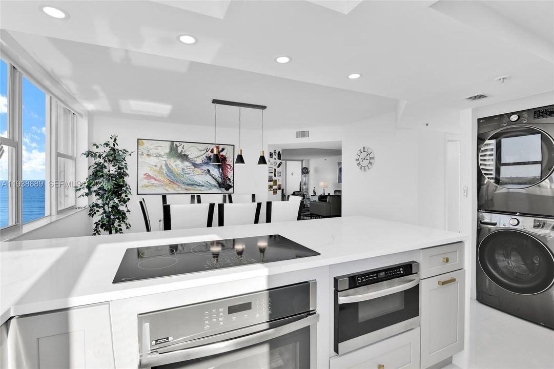 En Venta: $1,750,000 (3 camas, 3 baños, 2147 Pies cuadrados)