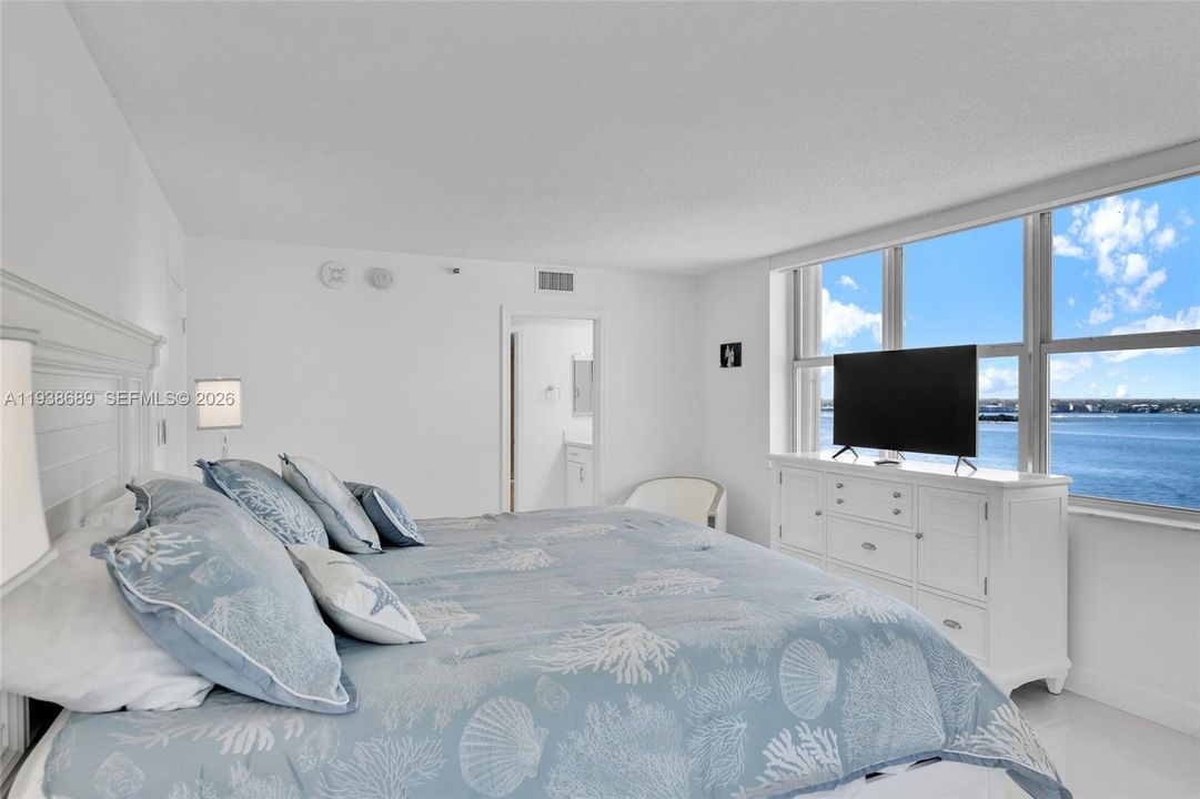 En Venta: $1,750,000 (3 camas, 3 baños, 2147 Pies cuadrados)