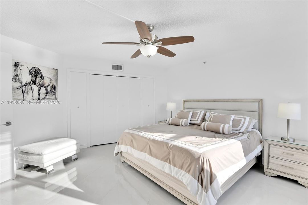 En Venta: $1,750,000 (3 camas, 3 baños, 2147 Pies cuadrados)