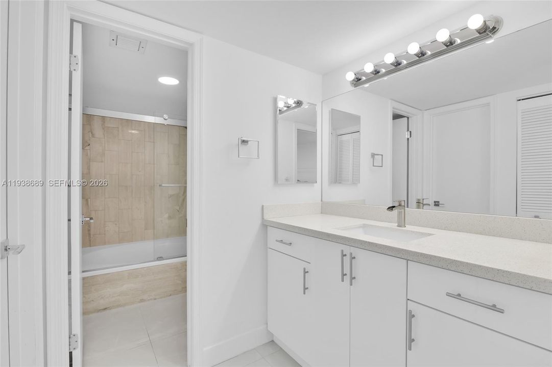 En Venta: $1,750,000 (3 camas, 3 baños, 2147 Pies cuadrados)