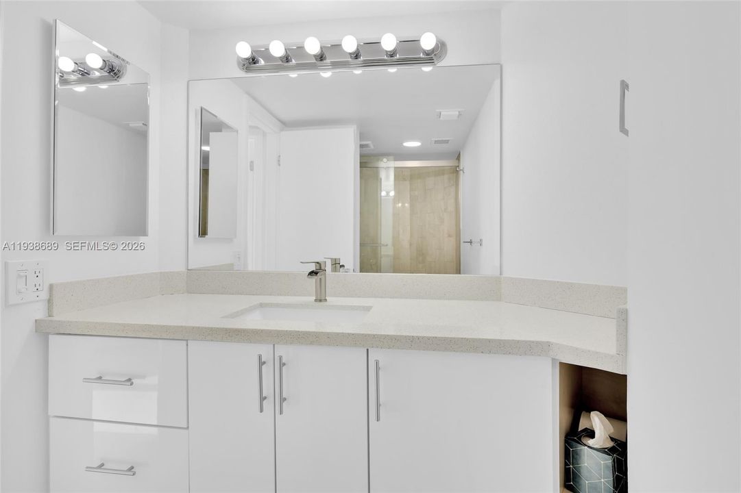 En Venta: $1,750,000 (3 camas, 3 baños, 2147 Pies cuadrados)