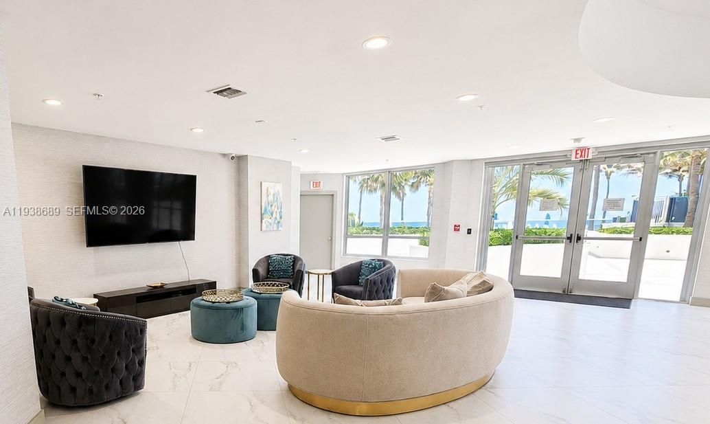 En Venta: $1,390,000 (3 camas, 3 baños, 2147 Pies cuadrados)