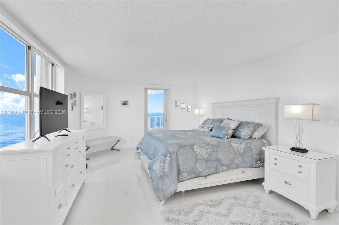 En Venta: $1,750,000 (3 camas, 3 baños, 2147 Pies cuadrados)