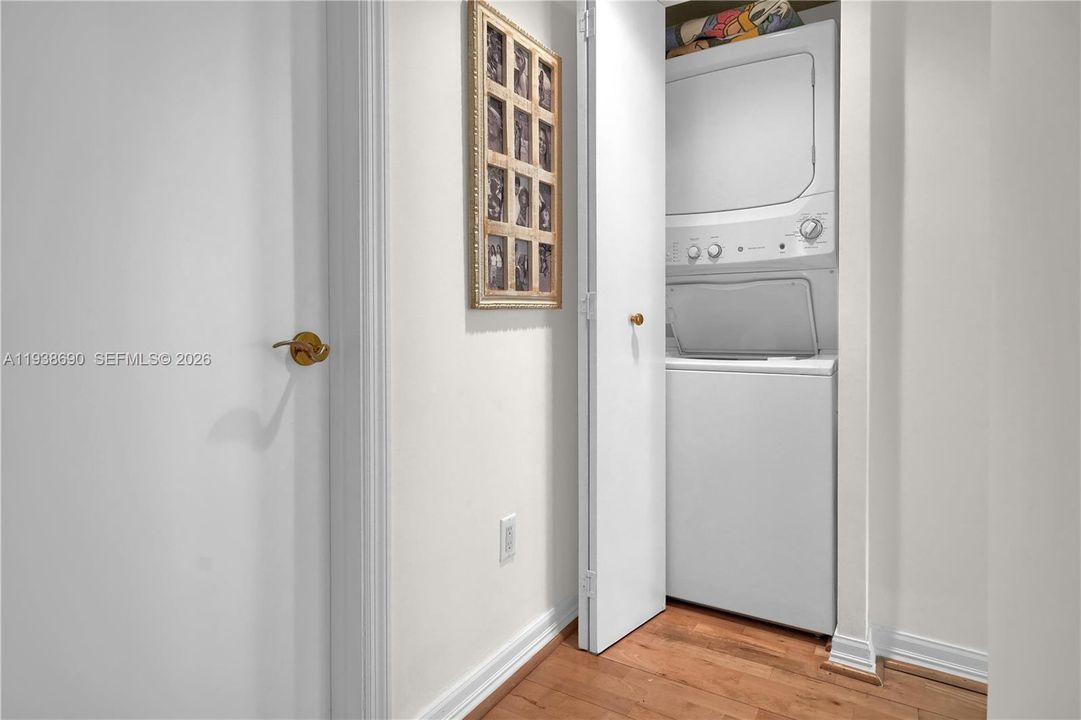 出租: $8,500 (2 贝兹, 2 浴室, 1550 平方英尺)