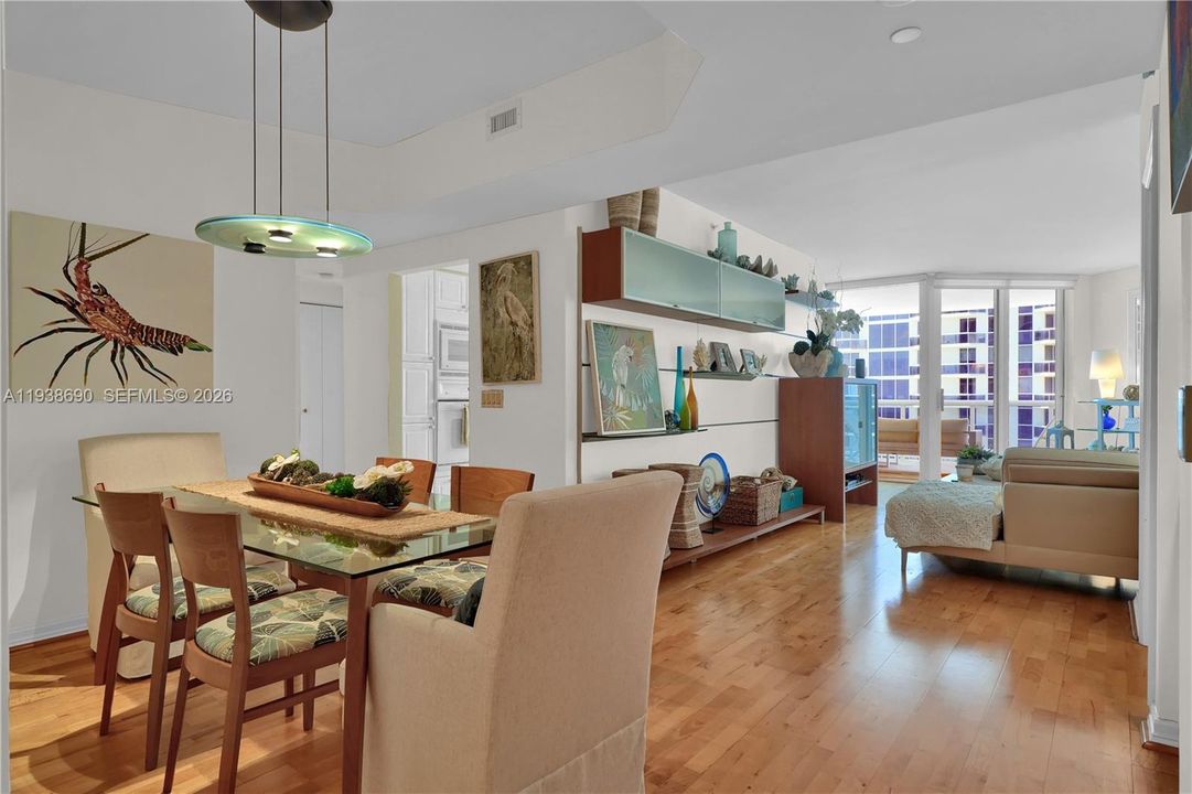 出租: $8,500 (2 贝兹, 2 浴室, 1550 平方英尺)