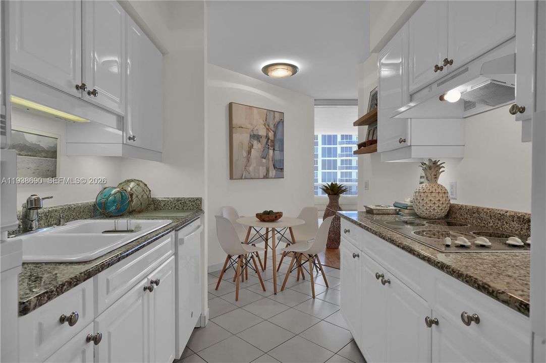 出租: $8,500 (2 贝兹, 2 浴室, 1550 平方英尺)