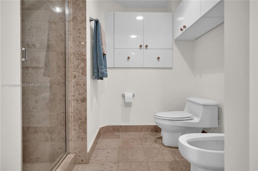 出租: $8,500 (2 贝兹, 2 浴室, 1550 平方英尺)