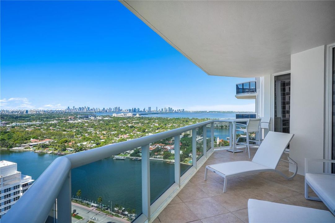 出租: $8,500 (2 贝兹, 2 浴室, 1550 平方英尺)