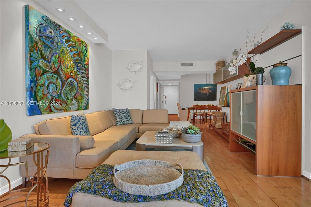 出租: $8,500 (2 贝兹, 2 浴室, 1550 平方英尺)