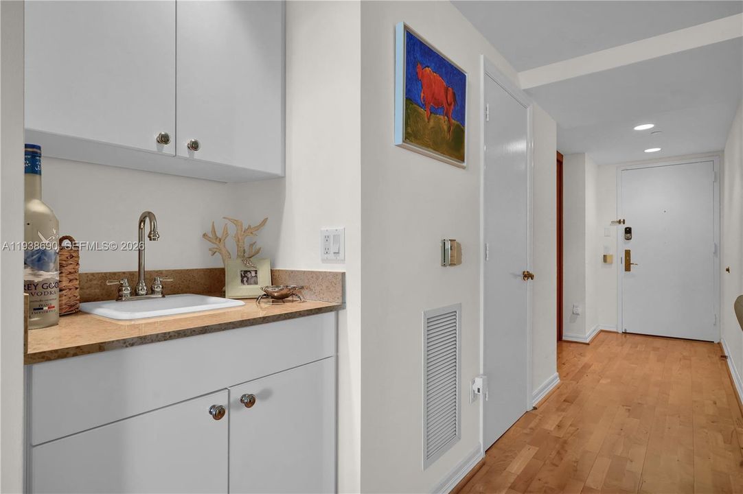 出租: $8,500 (2 贝兹, 2 浴室, 1550 平方英尺)