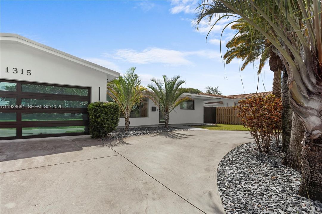 En Venta: $970,000 (4 camas, 3 baños, 2285 Pies cuadrados)