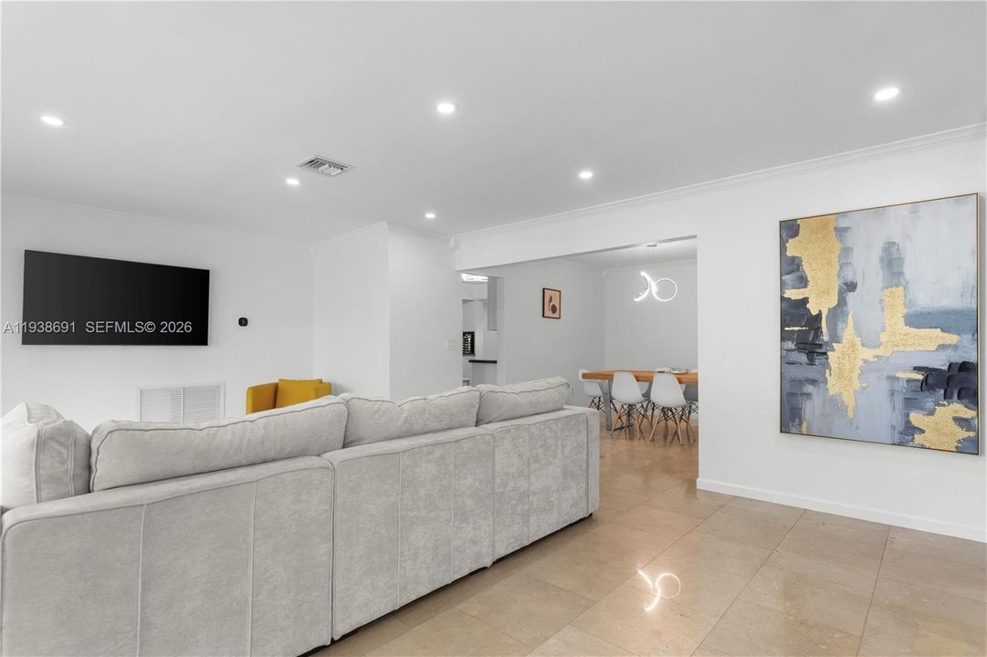 En Venta: $970,000 (4 camas, 3 baños, 2285 Pies cuadrados)