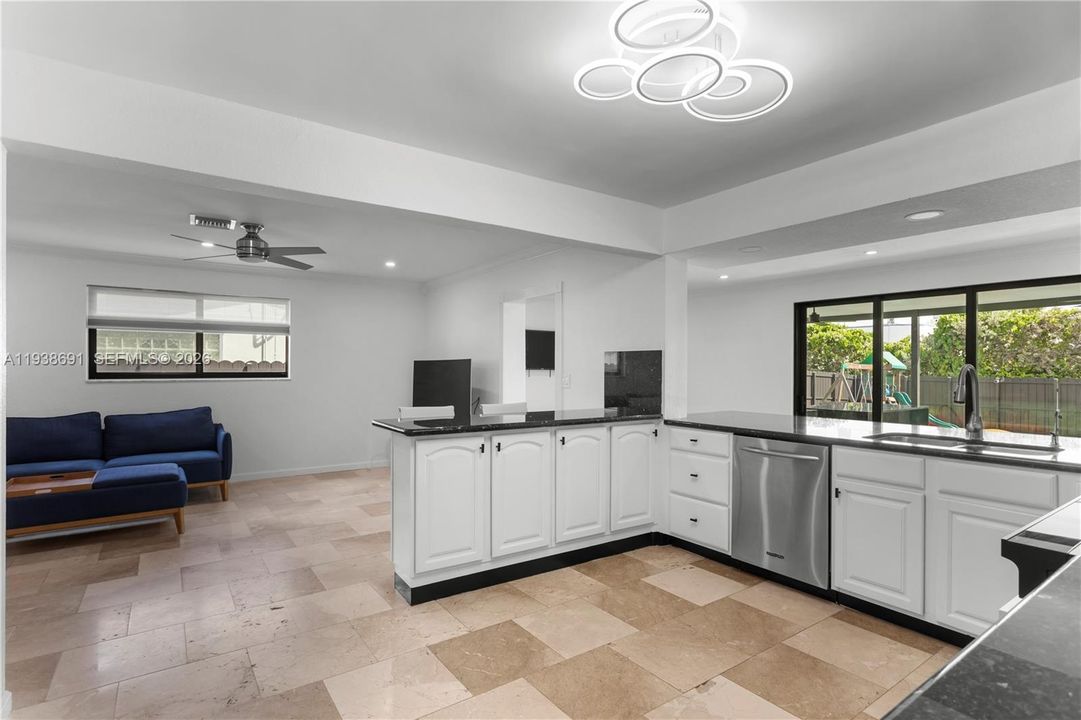 En Venta: $970,000 (4 camas, 3 baños, 2285 Pies cuadrados)