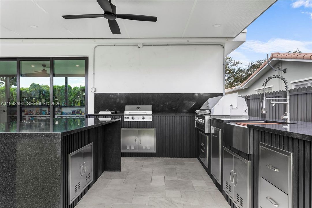 En Venta: $970,000 (4 camas, 3 baños, 2285 Pies cuadrados)