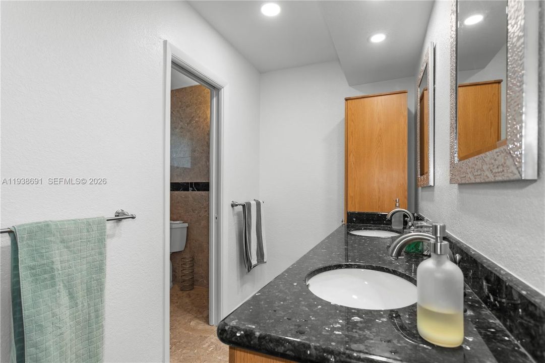 En Venta: $970,000 (4 camas, 3 baños, 2285 Pies cuadrados)