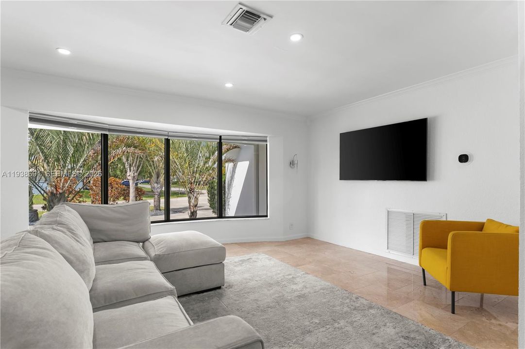 En Venta: $970,000 (4 camas, 3 baños, 2285 Pies cuadrados)