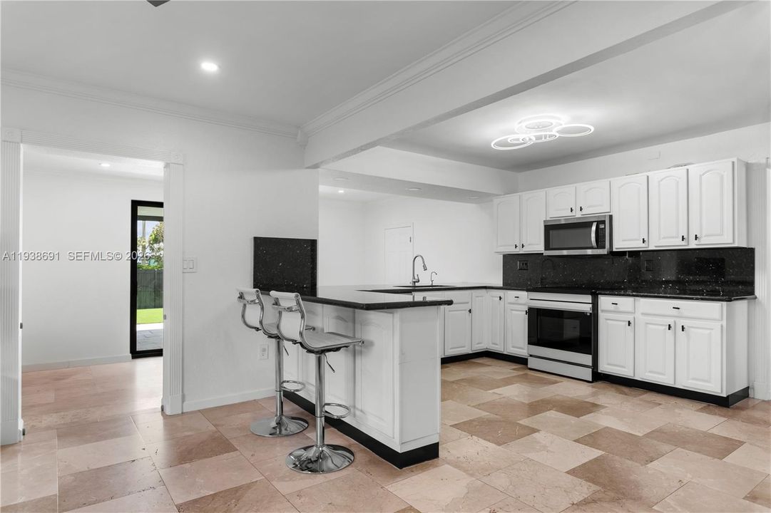 En Venta: $970,000 (4 camas, 3 baños, 2285 Pies cuadrados)