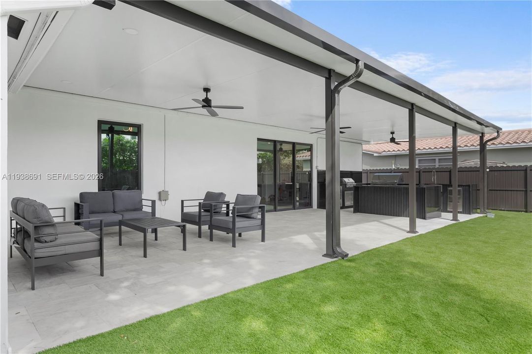 En Venta: $970,000 (4 camas, 3 baños, 2285 Pies cuadrados)