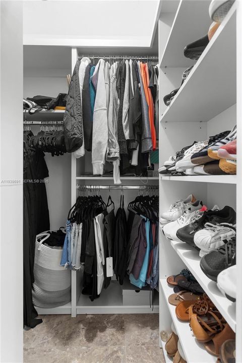 En Venta: $970,000 (4 camas, 3 baños, 2285 Pies cuadrados)