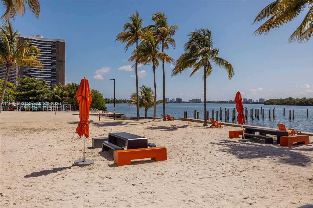 На продажу: $495,000 (2 спален, 2 ванн, 1089 Квадратных фут)