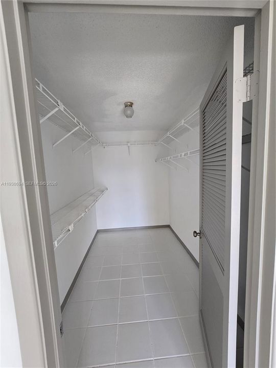 For Rent: $1,650 (1 beds, 1 baths, 840 Square Feet)