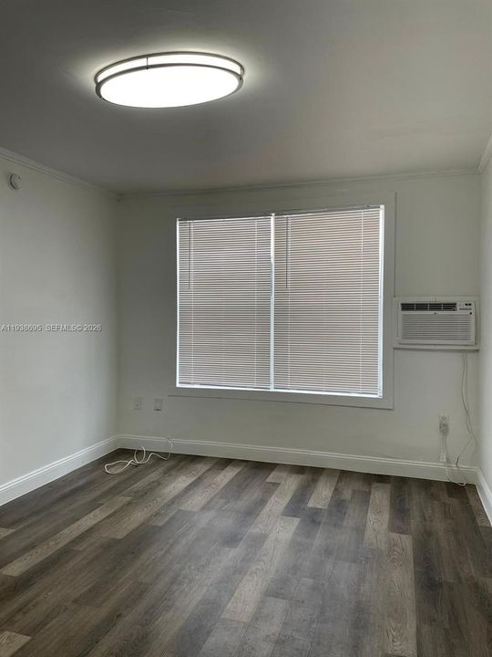 出租: $1,495 (0 贝兹, 1 浴室, 275 平方英尺)