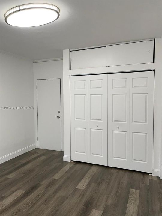 出租: $1,495 (0 贝兹, 1 浴室, 275 平方英尺)