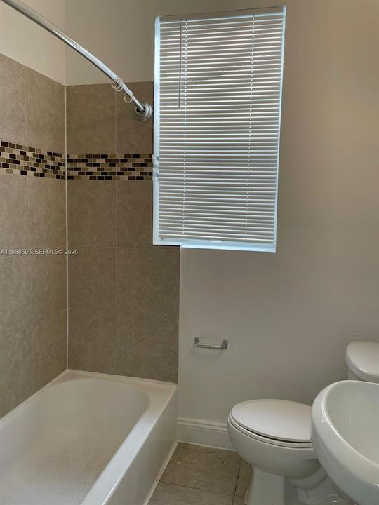 出租: $1,495 (0 贝兹, 1 浴室, 275 平方英尺)