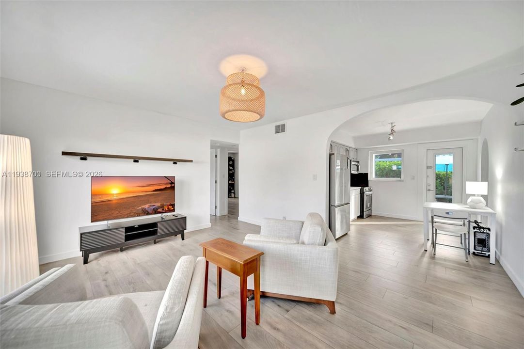 En Venta: $635,000 (2 camas, 1 baños, 832 Pies cuadrados)