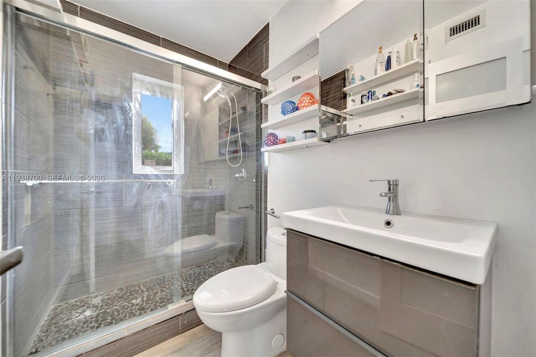 En Venta: $635,000 (2 camas, 1 baños, 832 Pies cuadrados)