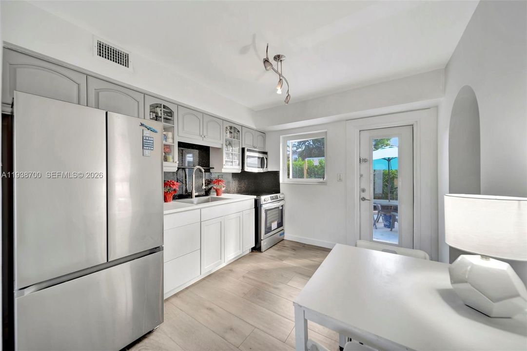 En Venta: $635,000 (2 camas, 1 baños, 832 Pies cuadrados)