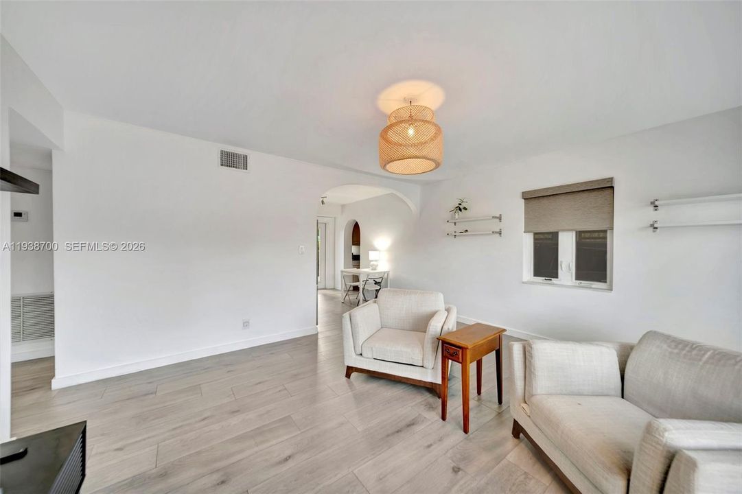 En Venta: $635,000 (2 camas, 1 baños, 832 Pies cuadrados)