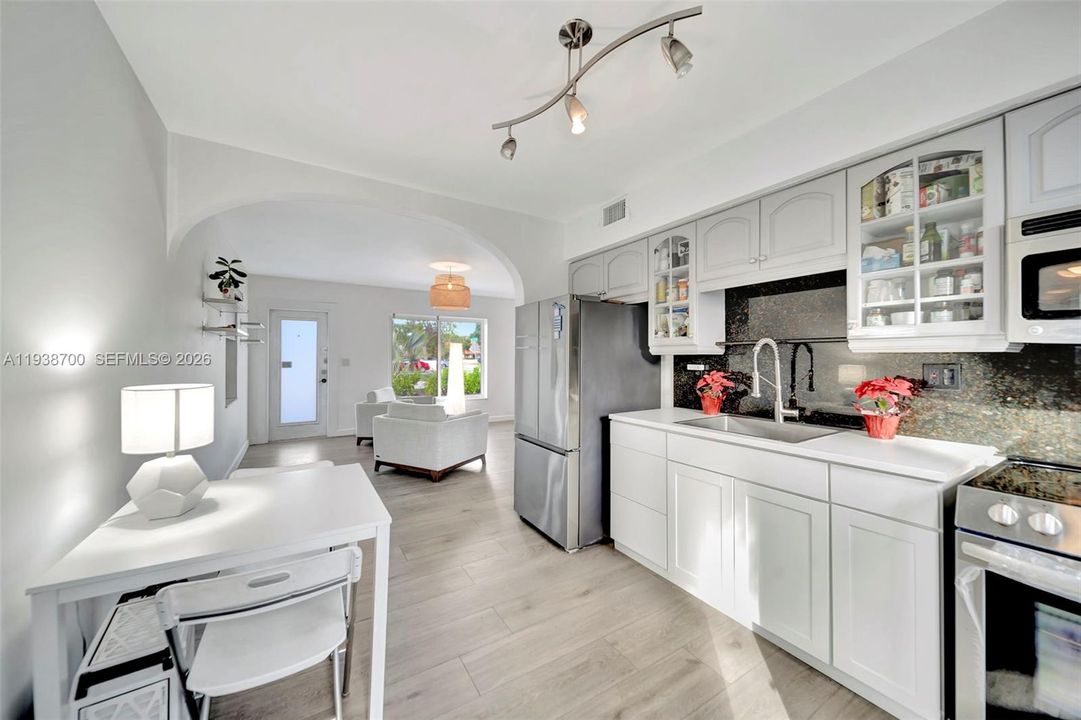 En Venta: $635,000 (2 camas, 1 baños, 832 Pies cuadrados)