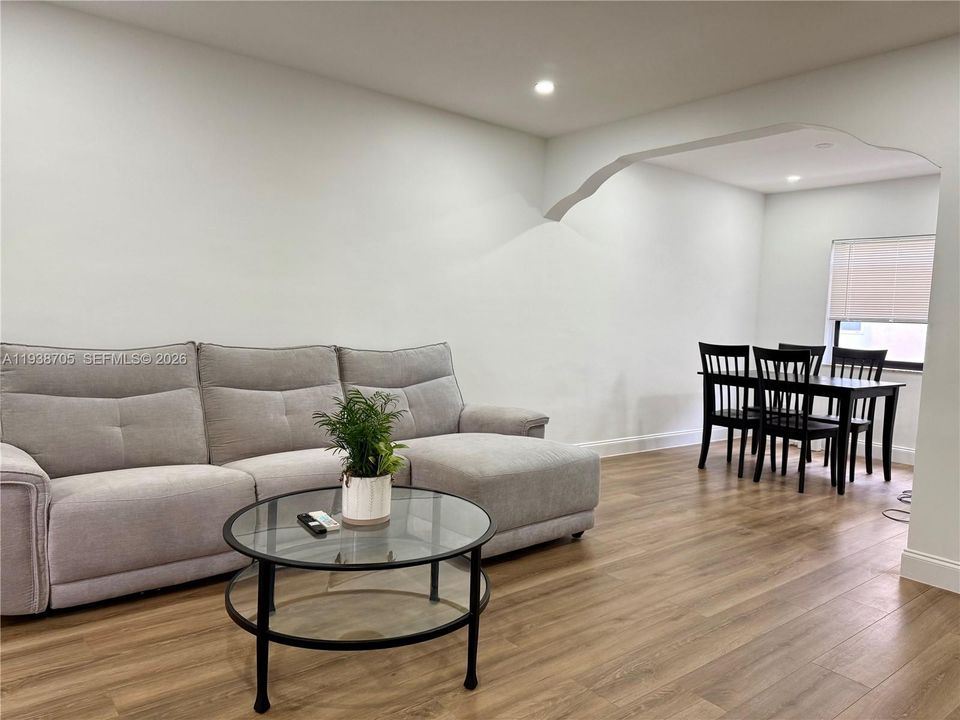 For Rent: $3,000 (2 beds, 1 baths, 1775 Square Feet)