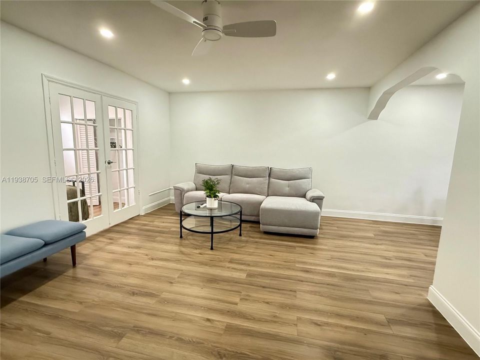 For Rent: $3,000 (2 beds, 1 baths, 1775 Square Feet)