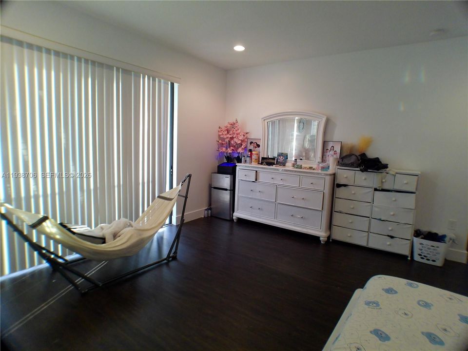 En Renta: $4,100 (3 camas, 2 baños, 2025 Pies cuadrados)