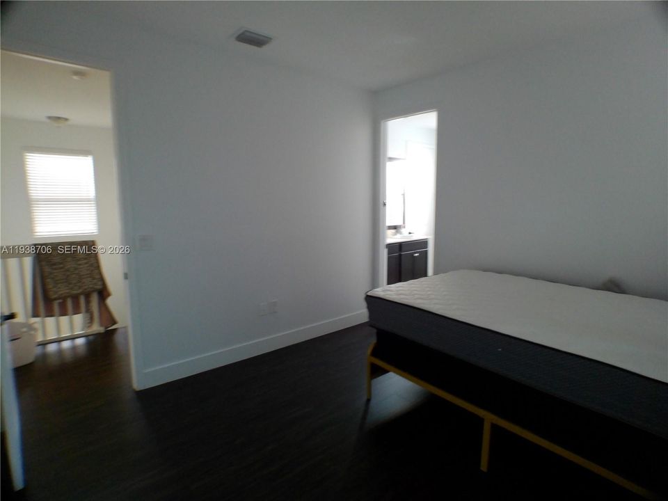 En Renta: $4,100 (3 camas, 2 baños, 2025 Pies cuadrados)