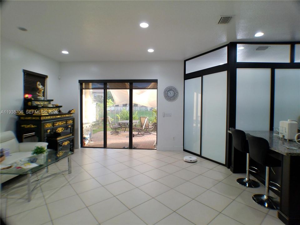 En Renta: $4,100 (3 camas, 2 baños, 2025 Pies cuadrados)