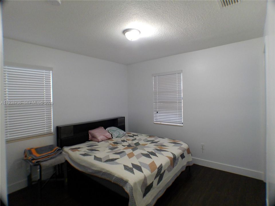 En Renta: $4,100 (3 camas, 2 baños, 2025 Pies cuadrados)