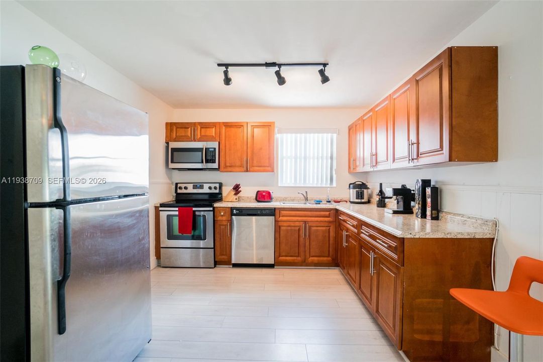 For Sale: $450,000 (3 beds, 2 baths, 1258 Square Feet)