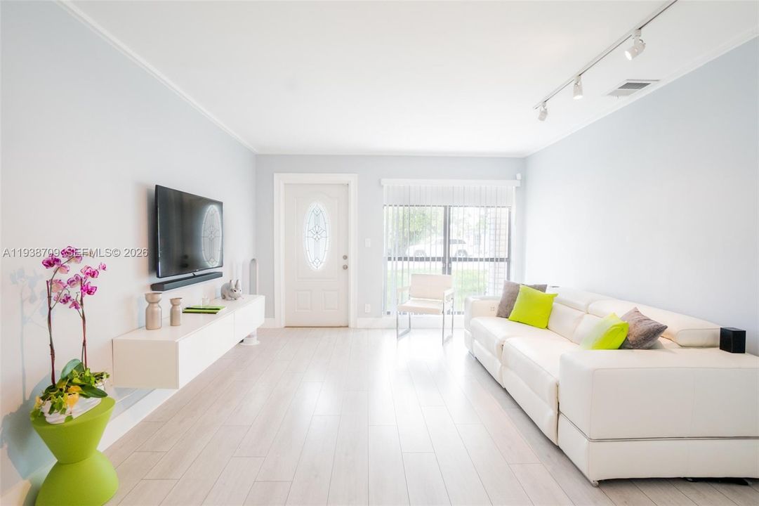 For Sale: $450,000 (3 beds, 2 baths, 1258 Square Feet)