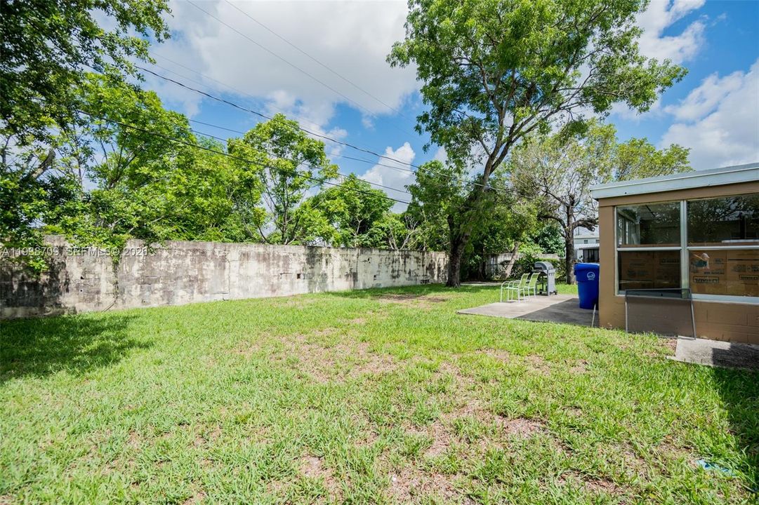 For Sale: $450,000 (3 beds, 2 baths, 1258 Square Feet)